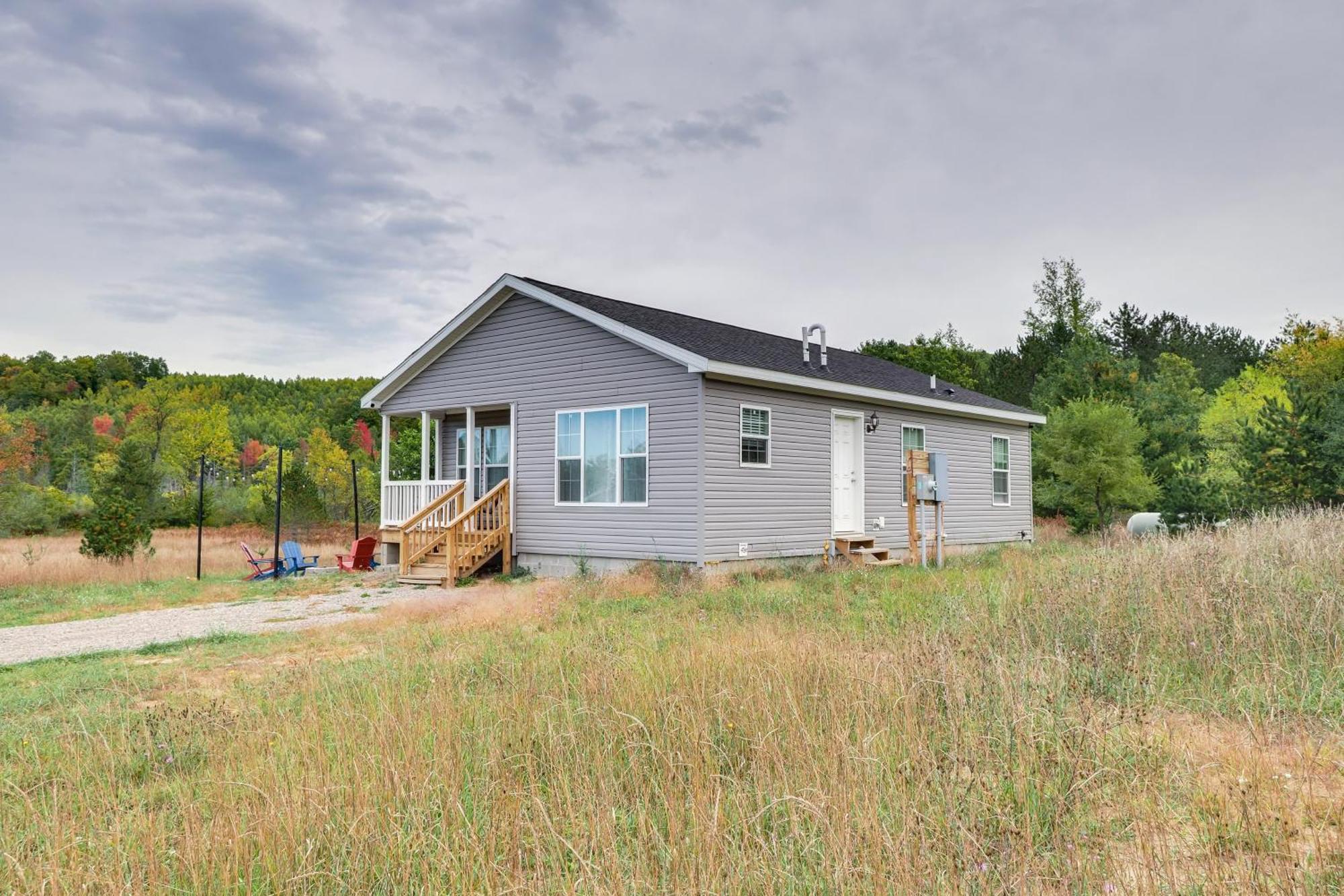 Family Home In Rapid City About 4 Mi To Torch Lake! Buitenkant foto