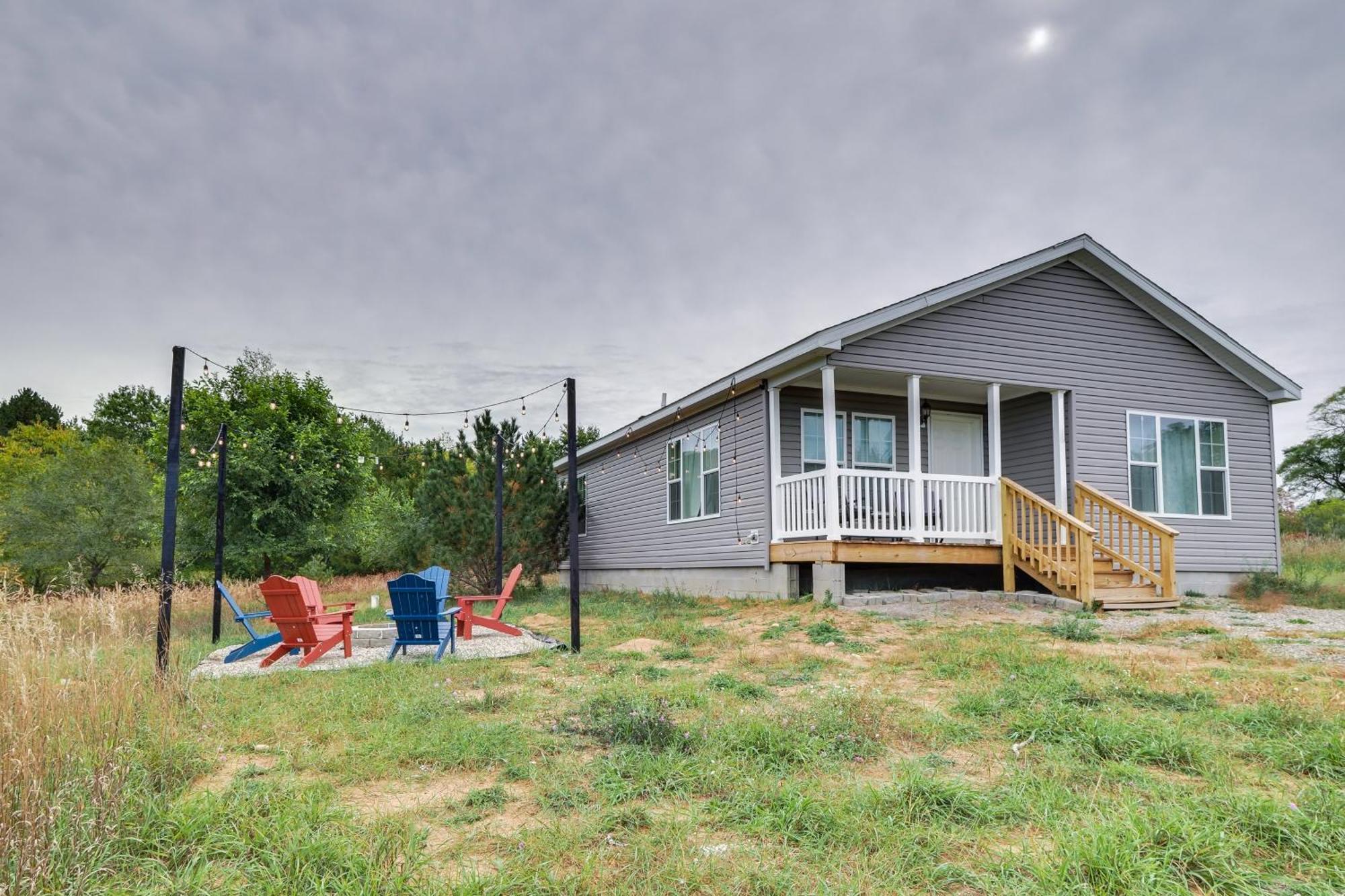 Family Home In Rapid City About 4 Mi To Torch Lake! Buitenkant foto