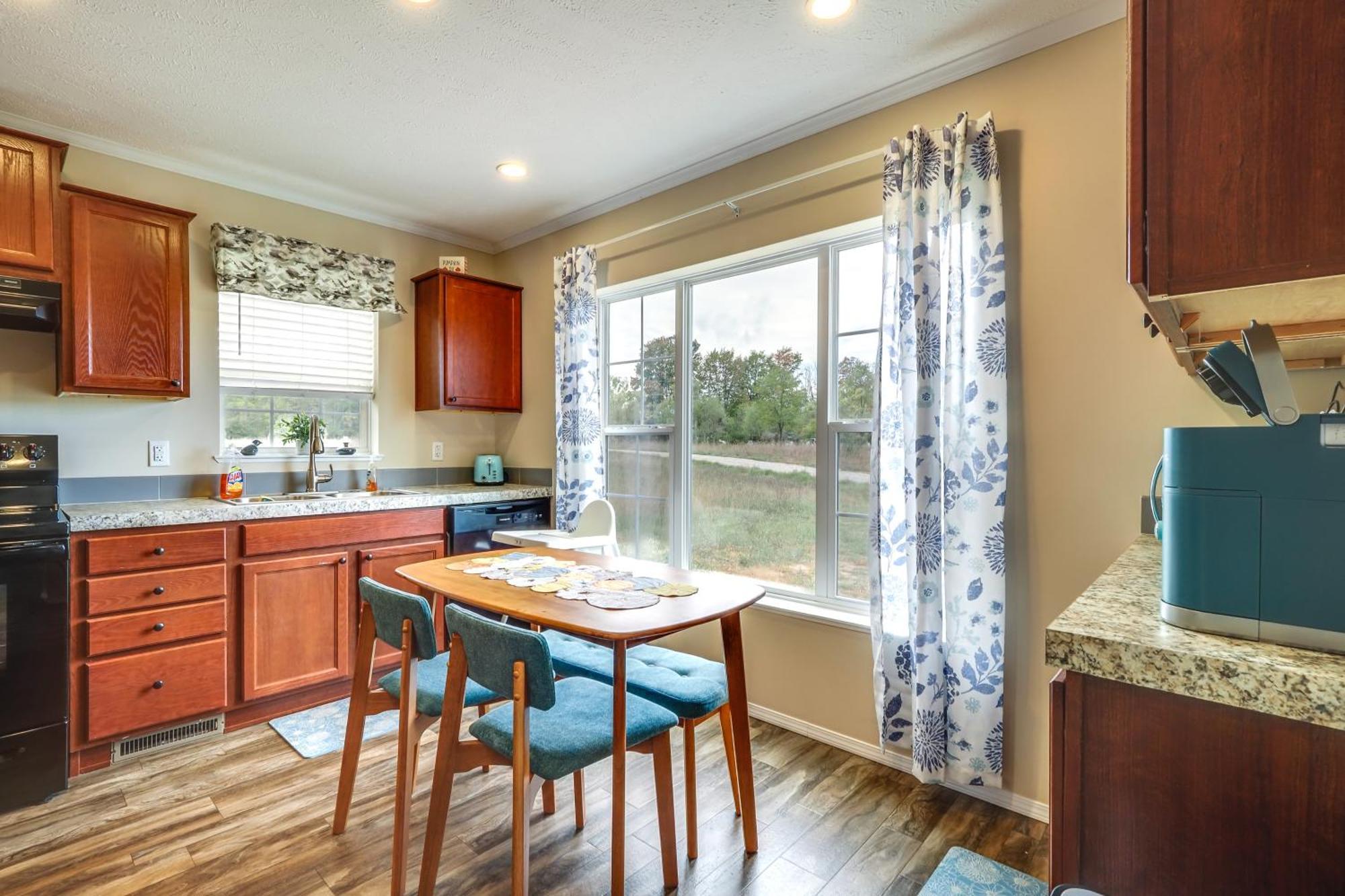 Family Home In Rapid City About 4 Mi To Torch Lake! Buitenkant foto